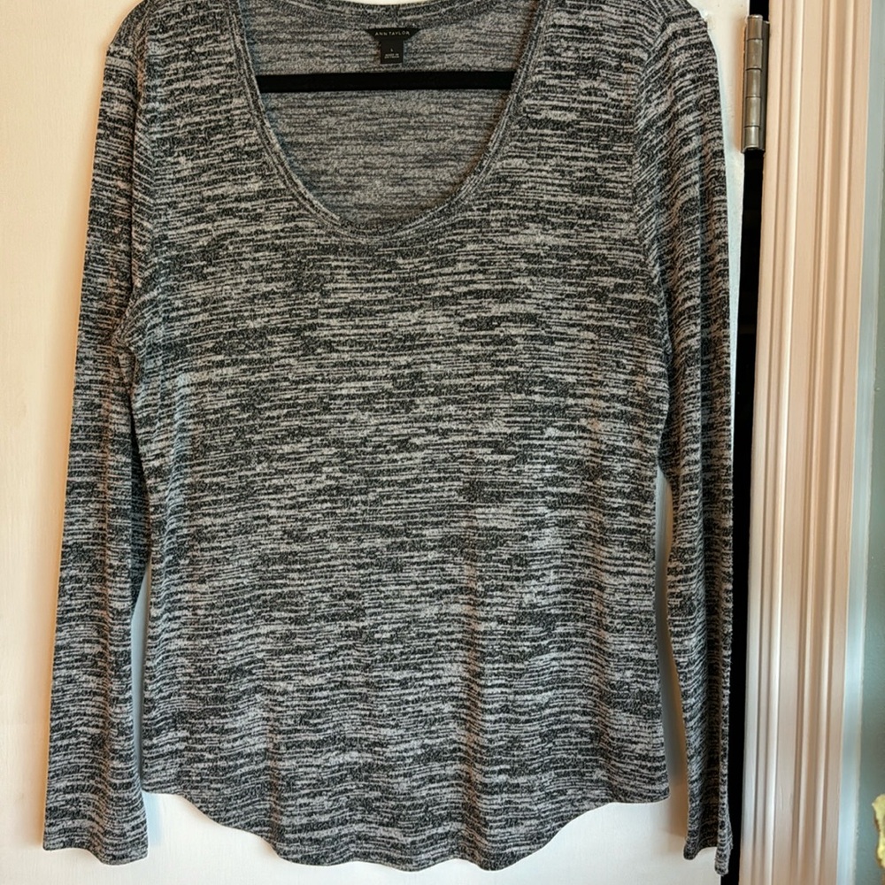 Ann Taylor long sleeve shirt size M